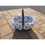 színes fonott kosár